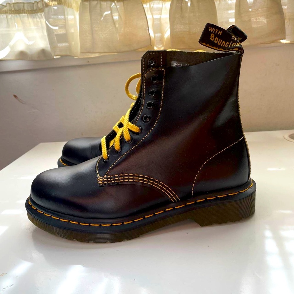 New in The Box Dr. Martens 1460 Pascal